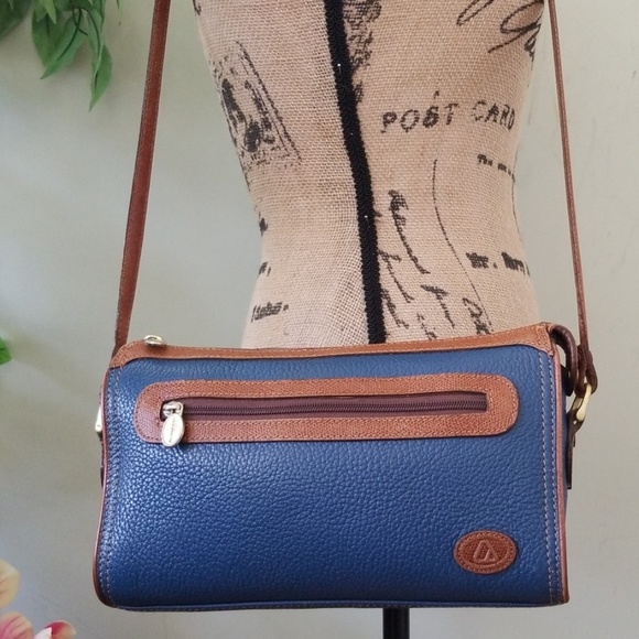 Liz Claiborne Handbags - Liz Claiborne Leather Crossbody/Shoulder Bag
